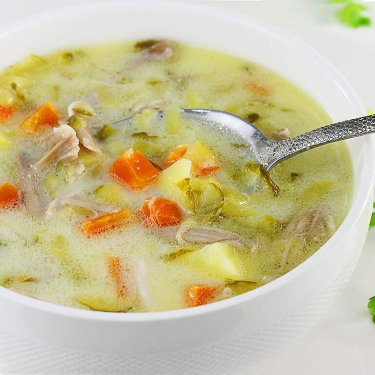 Czy zupa ogórkowa to dobry pomysł dla psa? Sprawdź skutki i zagrożenia!