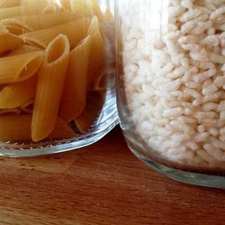 Czy Twój pies może smakować ryż i makaron? Oto zasady bezpiecznego podawania!